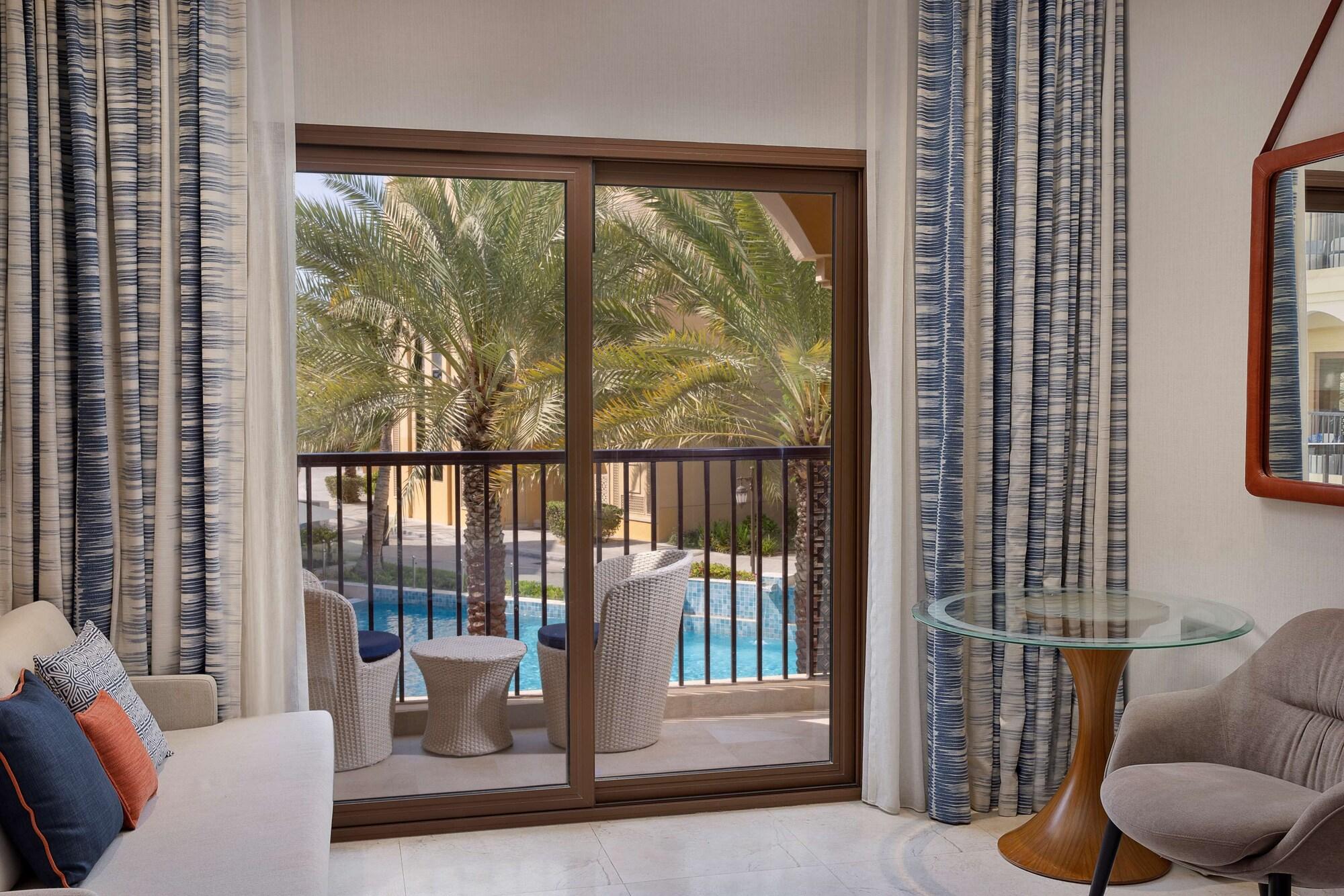 Курортний комплекс Doubletree By Hilton & Marjan Island
