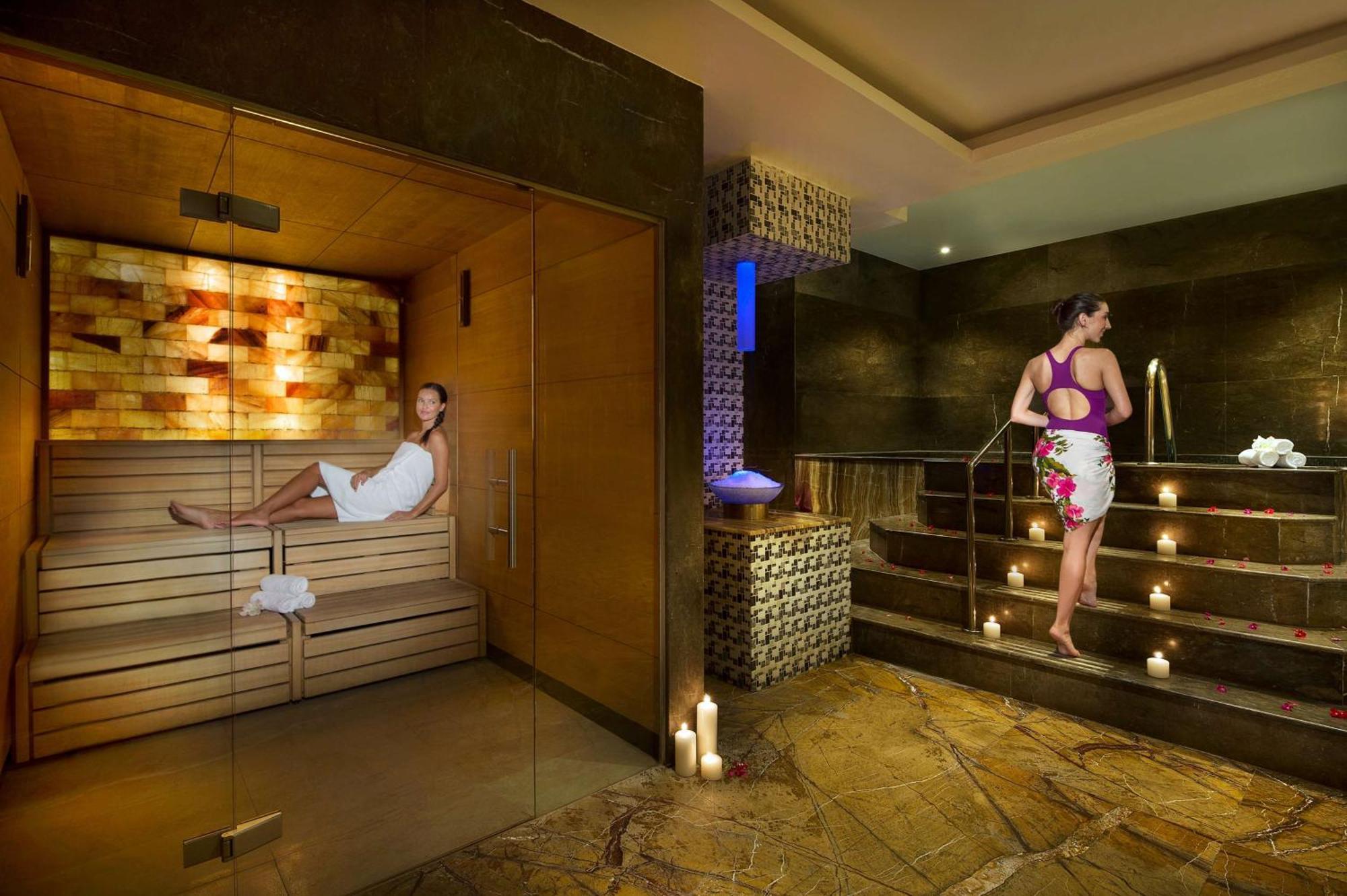 Курортний комплекс Doubletree By Hilton & Marjan Island