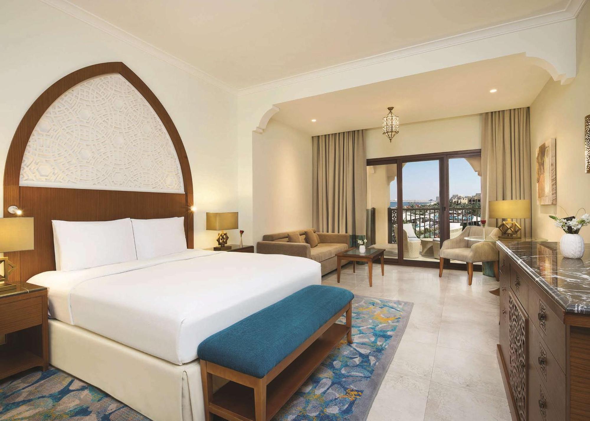 Курортний комплекс Doubletree By Hilton & Marjan Island 5*