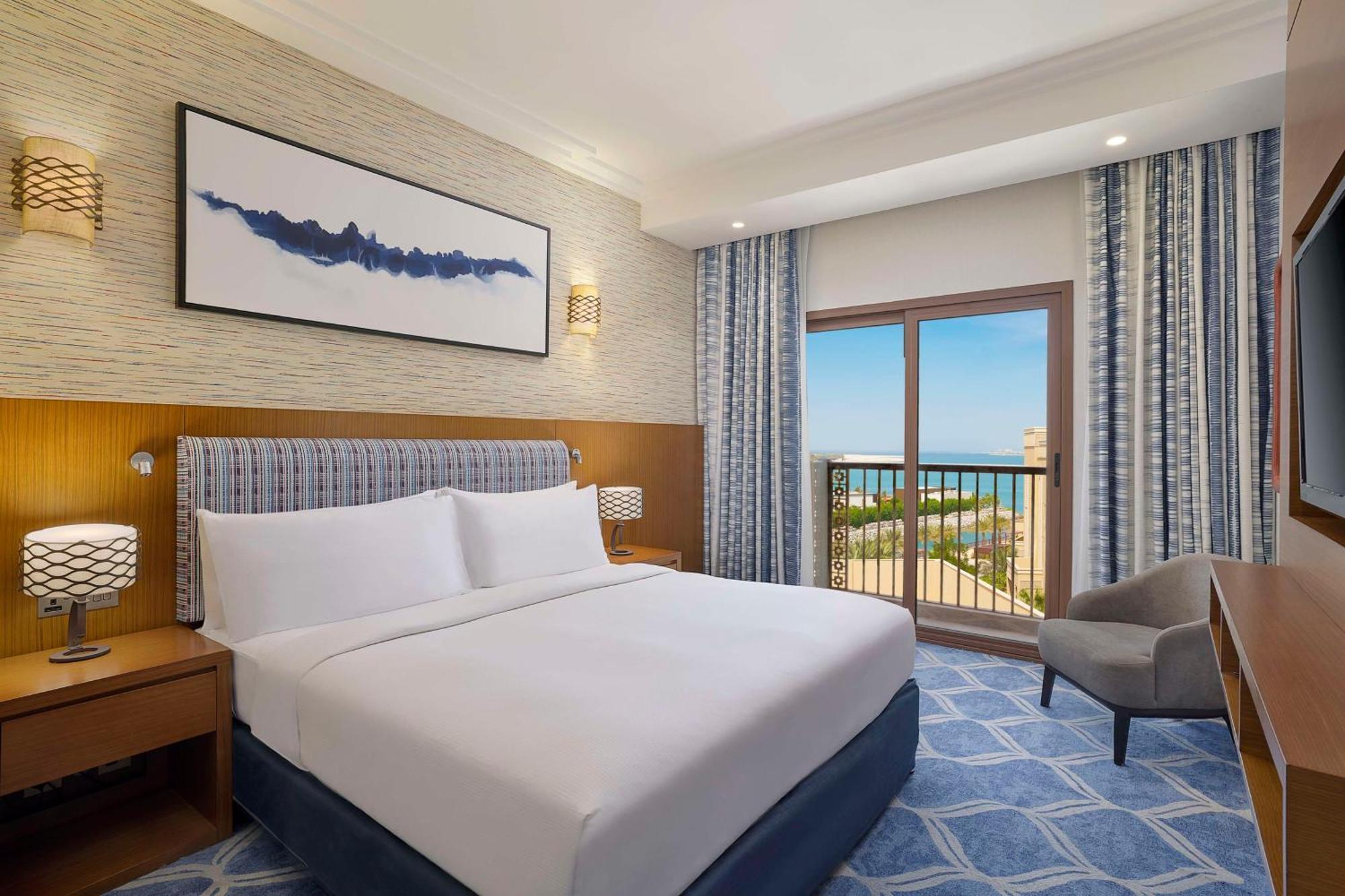 Курортний комплекс Doubletree By Hilton & Marjan Island 5*
